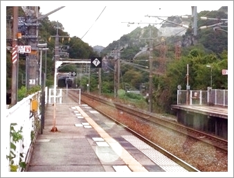 ①JR生瀬駅
